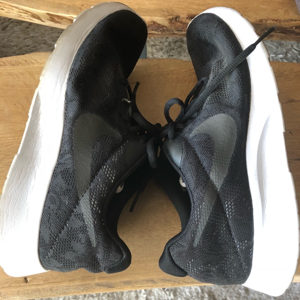 Nike shoes size 9